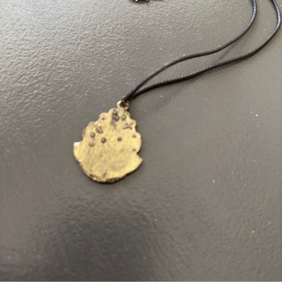 Hogwarts Harry Potter Black Cord Necklace Gold Tone Pendant Y2K Jewelry - Picture 6 of 7